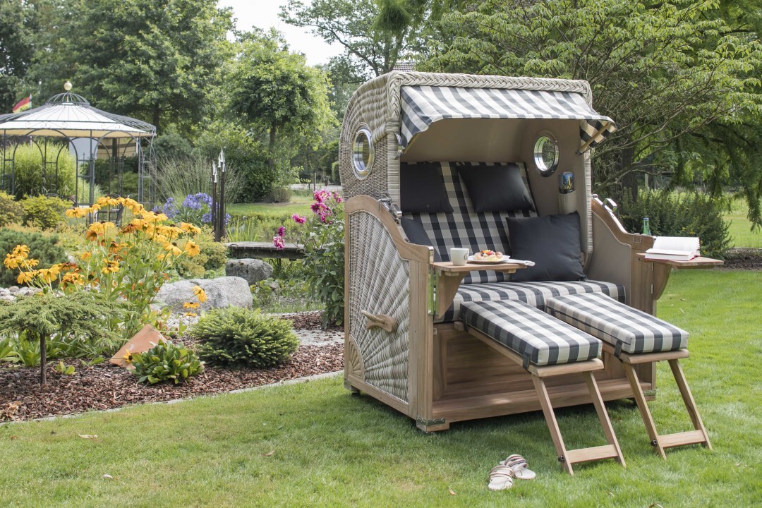 01745_strandkorb_baltikum_teak_bullauge_shell_505_milieu-1kgrdr2u9genaf