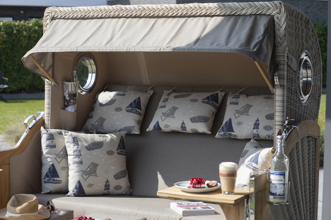 01807_strandkorb_baltikum_dreisitzer_teak_bullauge_shell_540_milieu-20-1cnoizotjocibz