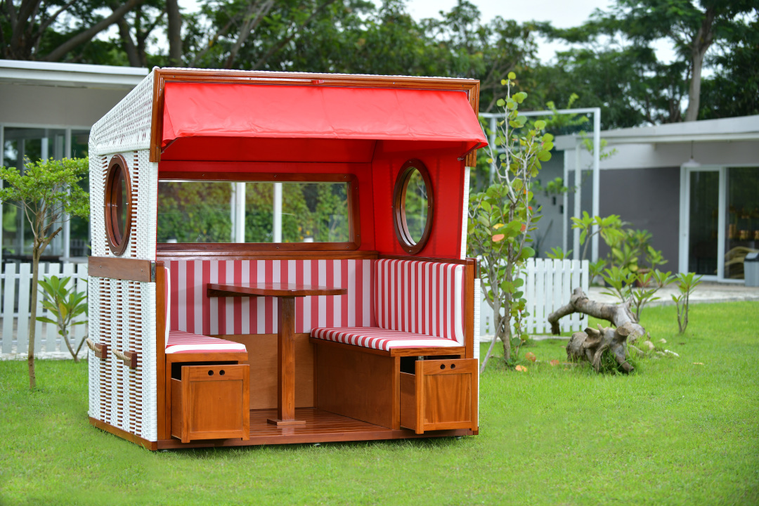 Gosch-Lounge-Strandkorb-6-Sitzer-Mahagoni-PVC-Weiss-Dessin-RotWeiss-12