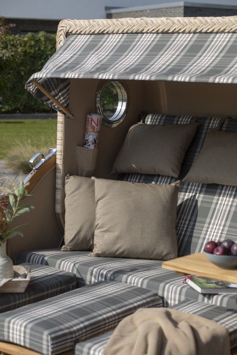 01813_strandkorb_baltikum_dreisitzer_teak_bullauge_shell_522_milieu-20edbs6twn0mttj