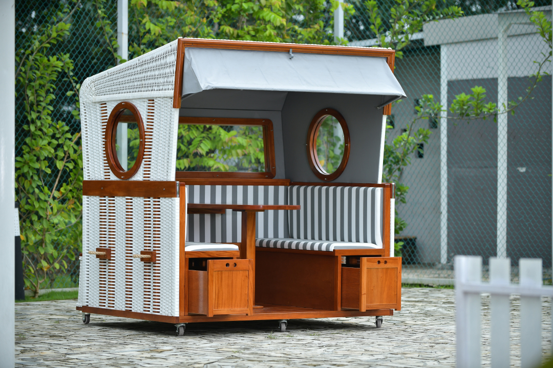 Gosch-Lounge-Strandkorb-6-Sitzer-Mahagoni-PVC-Weiss-Dessin-Grau_Weiss-4