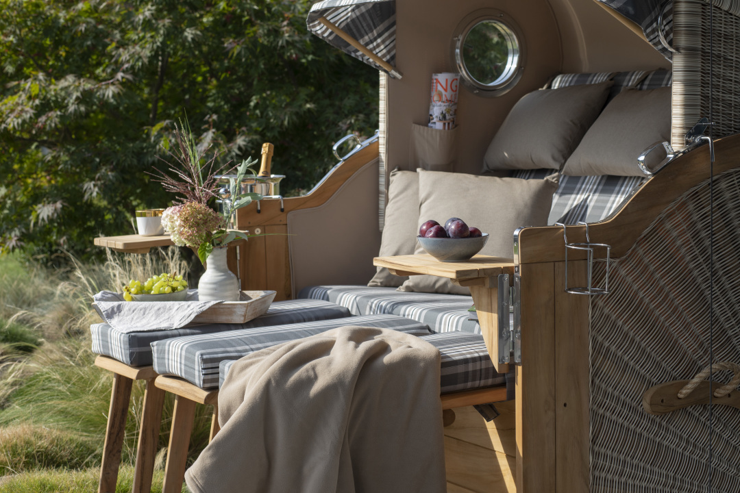 01813_strandkorb_baltikum_dreisitzer_teak_bullauge_shell_522_milieu-18q42ve6nw2zbyq