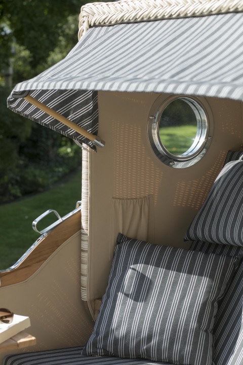 01400_strandkorb_amrum_teak_bullauge_shell_500_milieu-8