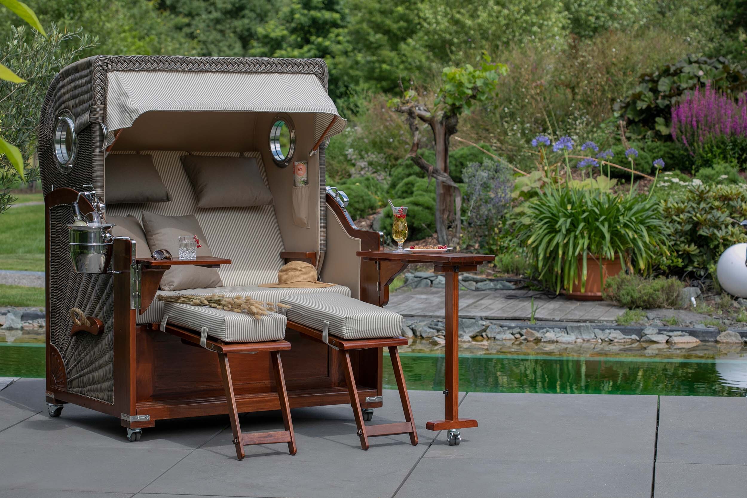 01509_00765_bl00646_baltikum_mahagoni_bullauge_pe_grey_dessin_510_bistrotisch_champagnerkuehler-3n1zizmwfanvn6