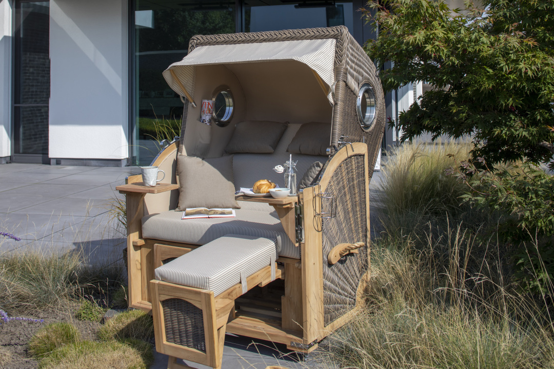 01905_strandkorb_amrum_teak_bullauge_grey_510_milieu-1