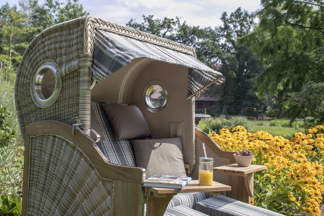 01781_strandkorb_norderney_teak_bullauge_shell_522_milieu-3wrkudlyk3ypvv