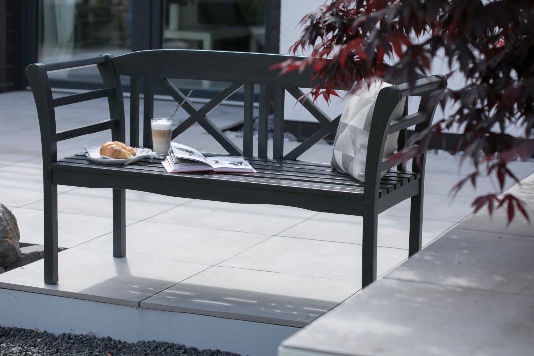 bl02166_mahagoni_friesenbank_f-hr_grau_130cm_milieu-2