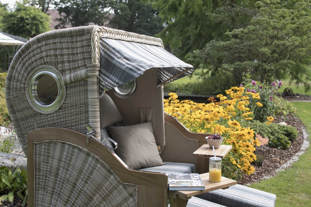 01781_strandkorb_baltikum_teak_bullauge_shell_522_milieu-95kusuxitjz2jo