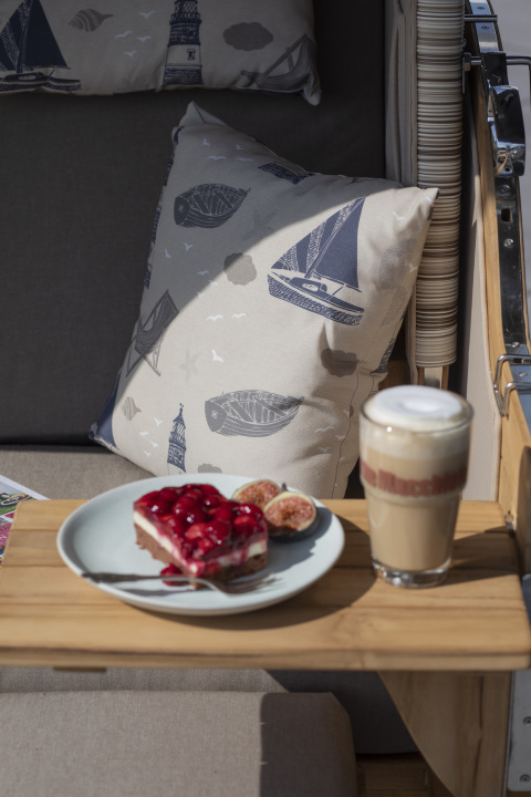 01807_strandkorb_baltikum_dreisitzer_teak_bullauge_shell_540_milieu-21