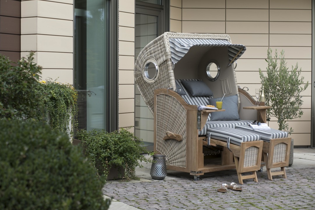 01424_strandkorb_duene_teak_bullauge_shell_545_milieu-4