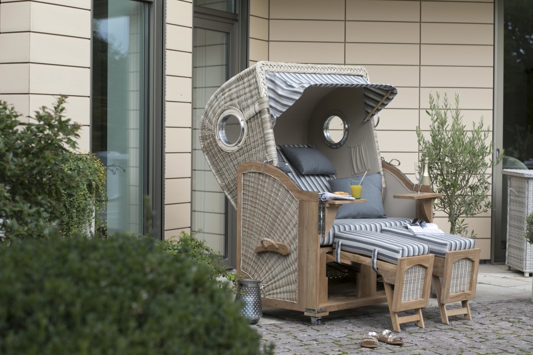 01424_strandkorb_amrum_teak_bullauge_shell_545_milieu-3