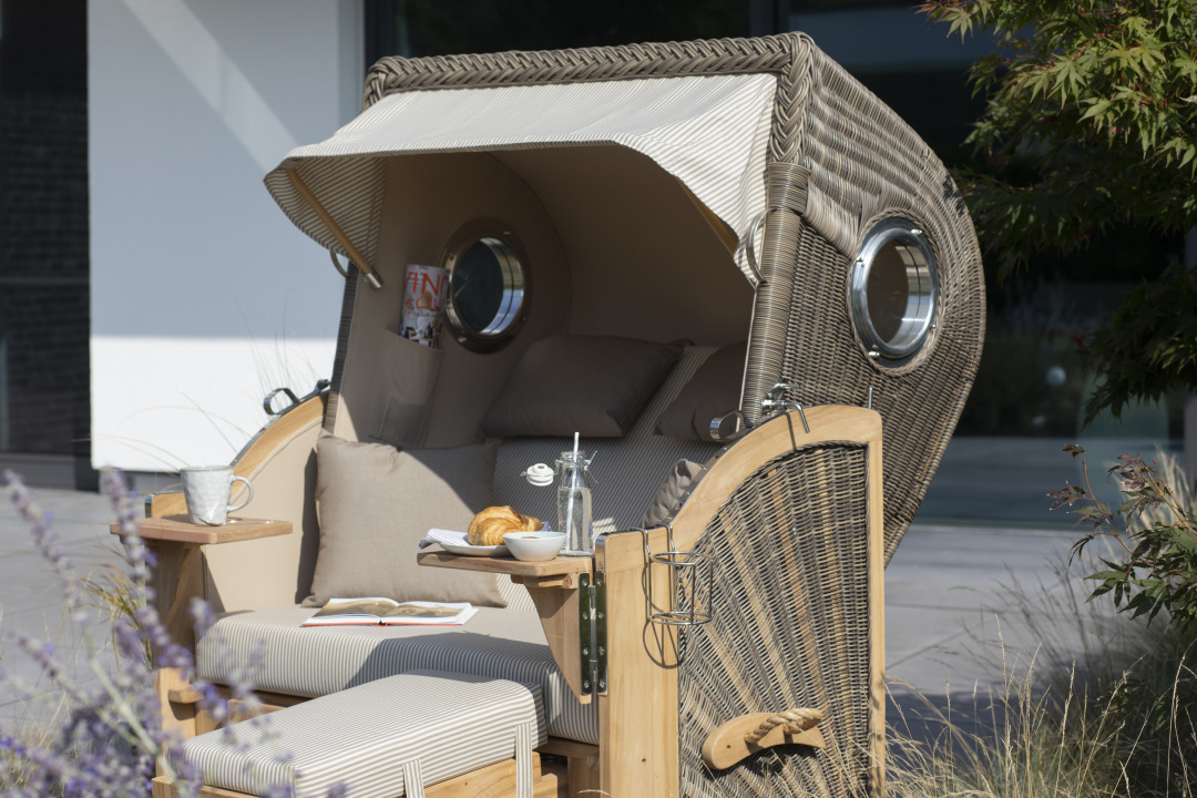 01905_strandkorb_amrum_teak_bullauge_grey_510_milieu-6