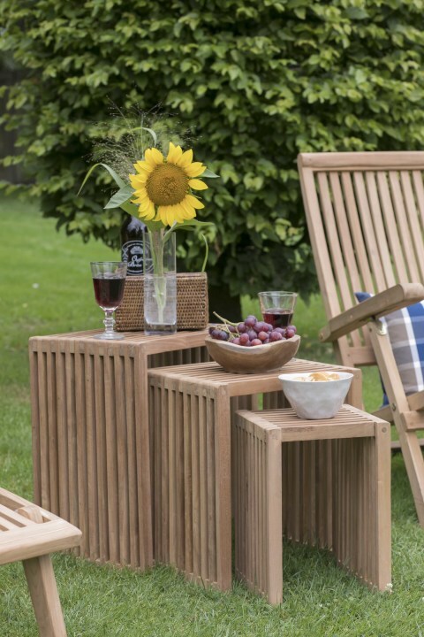 02122_teak_beistelltische_3er_set_milieu